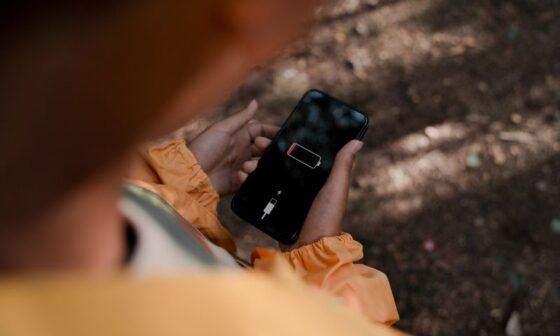 How to Extend Smartphone Battery Life During Power Outages