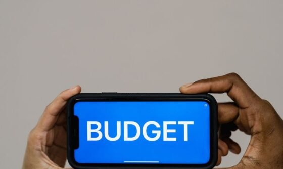 How to use AI chatbots for personal budgeting